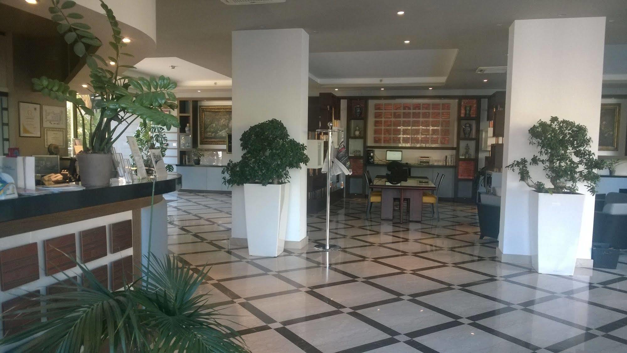 Rondo' Hotel Бари Экстерьер фото